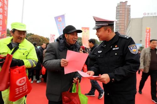 舒城县公安局开展宪法宣传周活动