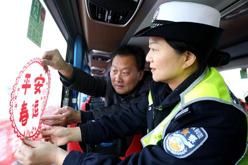 平安春运 交警同行