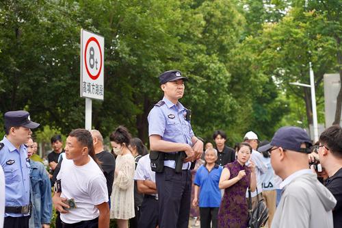 全力以赴追梦，我们全程守护！